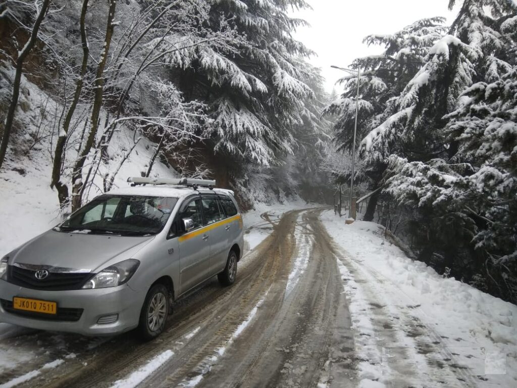 why hiring taxis are best option in Kashmir