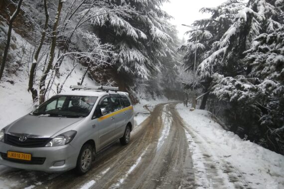 why hiring taxis are best option in Kashmir