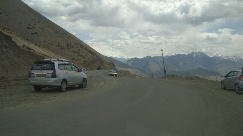 Srinagar to Leh Taxi