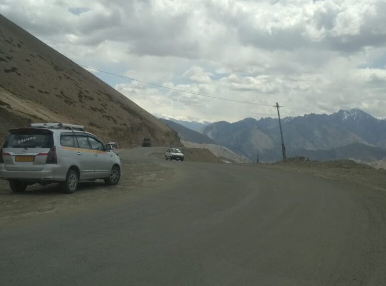 Srinagar to Leh Taxi