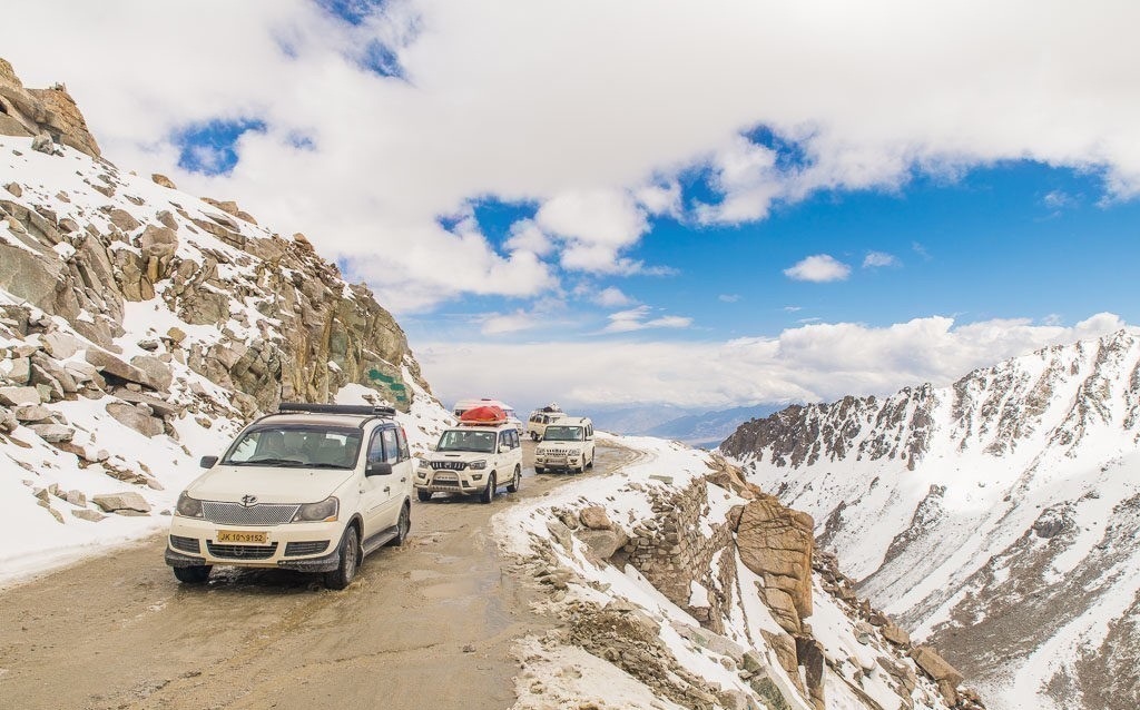 Srinagar to Leh Taxi