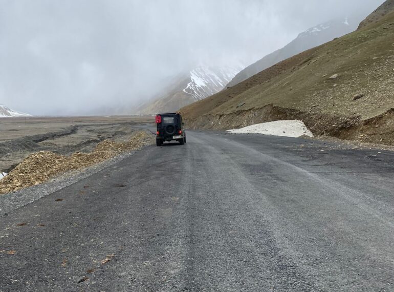 Manali to Leh vs Srinagar to Leh Highway