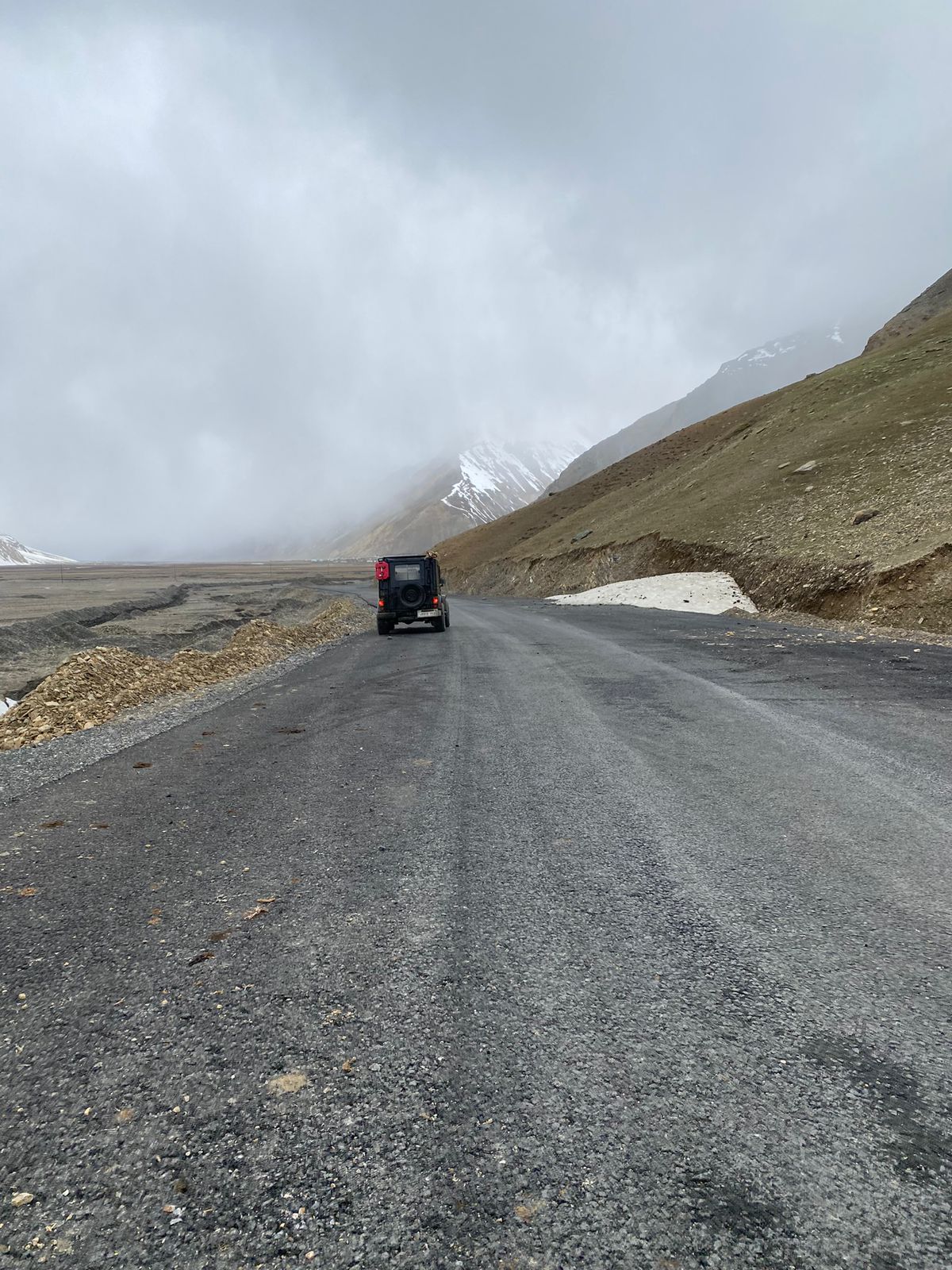 A Comprehensive Guide to Manali to Leh vs Srinagar to Leh Highway