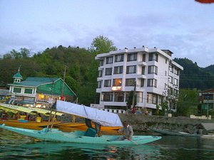 10 AFFORDABLE HOTELS IN SRINAGAR FOR BUDGET TRAVELERS