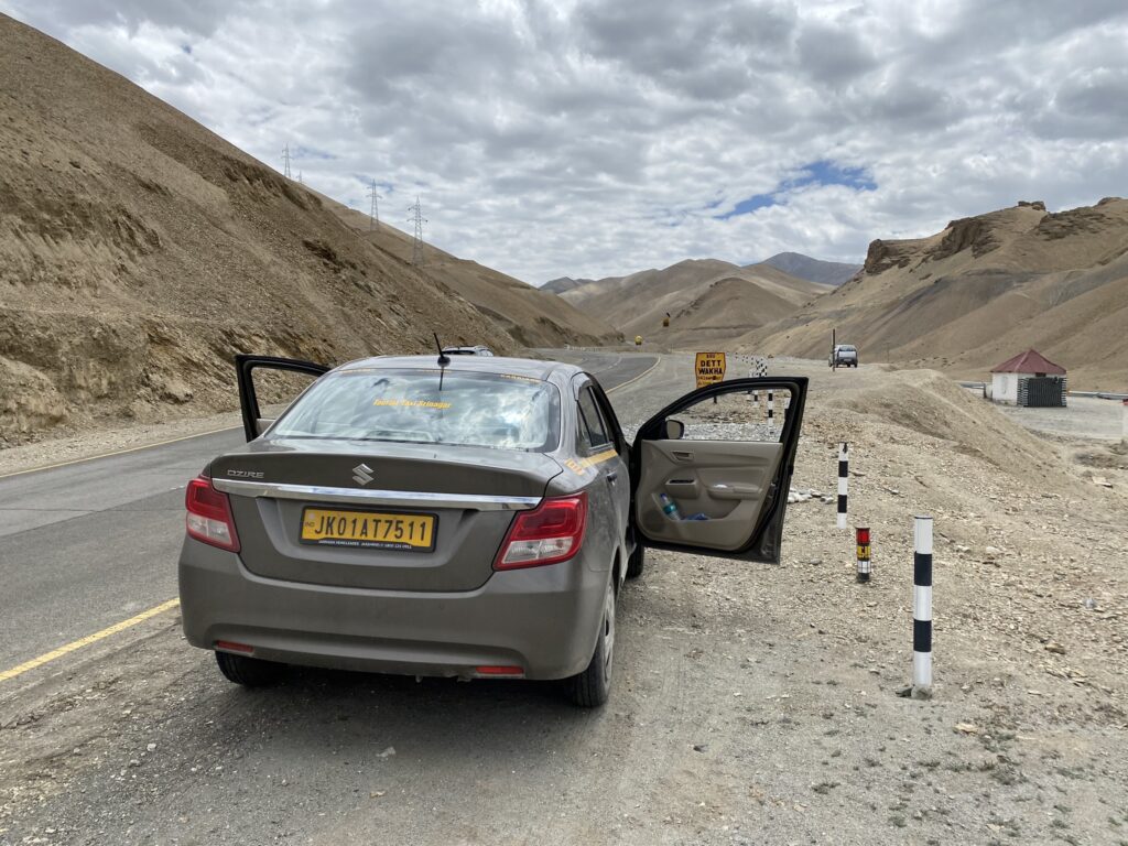 Leh to Srinagar Taxi